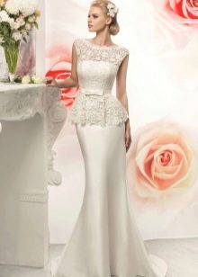 Vjenčana haljina od čipke s peplumom