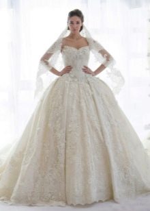 Vestido de novia de encaje abullonado