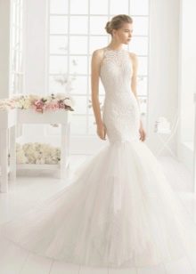 Gaun pengantin dengan renda pada korset