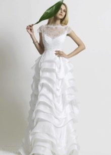 Gaun pengantin dengan garis leher terbuka