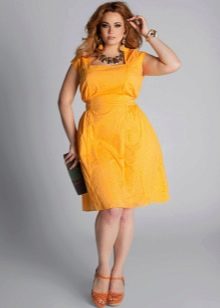 żółta elegancka suknia wieczorowa dla tłuszczu