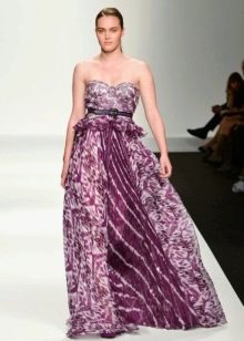 Gaun malam elegan berwarna ungu muda dari Elena Miro
