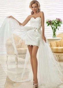 Vestido de noiva curto com cauda