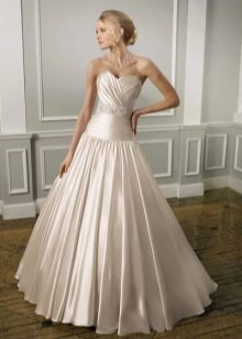 Saténové svadobné šaty s nízkym pásom