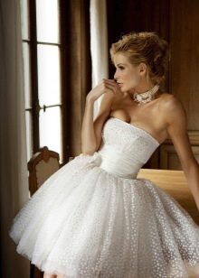gaun pengantin pendek bengkak dengan korset