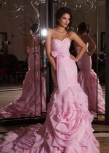 fioletowa suknia ślubna o kroju syreny z gorsetem