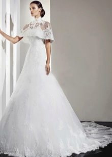 Poročna obleka s čipko iz Amur Bridal