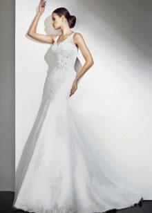 Vestuvinė suknelė puošta gėle iš Amur Bridal