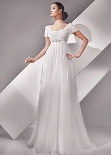 Svadobné šaty v empírovom štýle od Amur Bridal