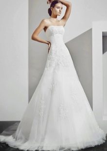 Gaun pengantin A-line dari koleksi Recato