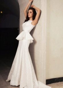 Vestido de novia con peplum de la colección Crystal Desing 2014