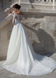 שמלת כלה מקולקציית קריסטל דיזיין 2015