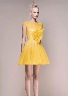 Żółta suknia wieczorowa krótka