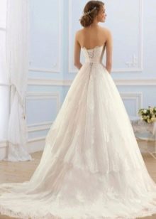 Váy cưới có viền từ Naviblu