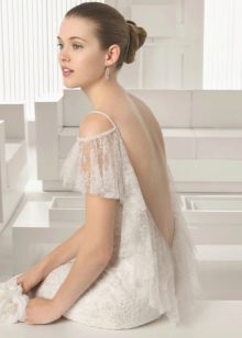 Vestido de novia 2015 de Rosa Clara con escote profundo en la espalda