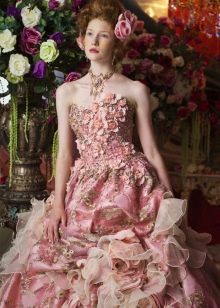 Vestido de noiva em tons de rosa