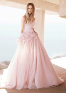 فستان زفاف وردي شاحب