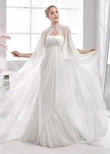 Görög stílusú menyasszonyi ruha köpennyel