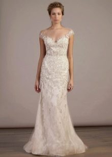 Gaun pengantin lurus dengan rhinestones gading
