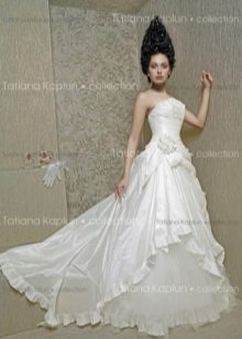 Сватбена рокля от колекция Изкушение с шлейф