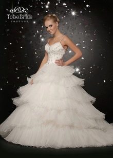 Gaun pengantin dengan rok berjenjang dari To Be Bride 2011