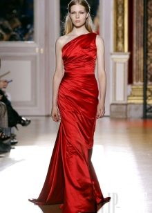 Gaun malam merah satu bahu 