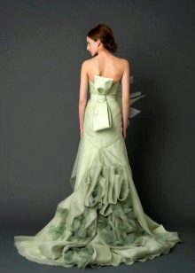 Gaun pengantin hijau muda