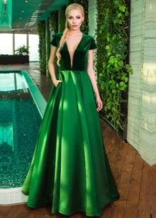 Smaragdové svatební šaty