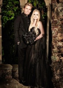 Gaun pengantin hitam Avril Lavigne