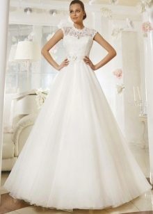 Gaun pengantin dari koleksi Just Love oleh Eva Utkina lace