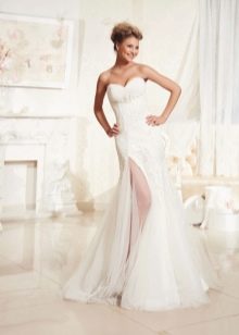 Gaun pengantin dengan celah oleh Eva Utkina