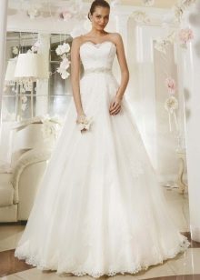 Gaun pengantin A-line dari koleksi Lace Dreams