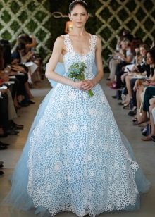 Gaun pengantin biru dan putih