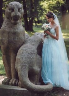Taisna zila kāzu kleita