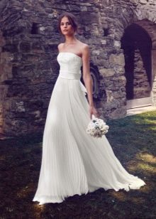 فستان زفاف مع تنورة مطوي