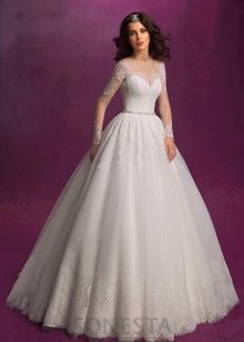 Lush wedding dress from Romanova