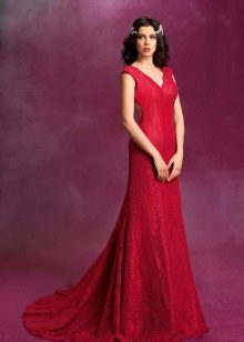 Gaun pengantin dari koleksi SONESTA merah