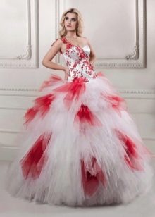 Biało-czerwona suknia ślubna z bufiastymi rękawami