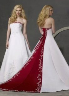 Svatební šaty s červenou vlečkou