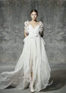 Gaun pengantin A-line dengan lengan oleh Yolan Kris