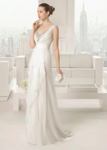 Elegantna poročna obleka z izrezom