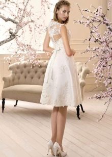 Vestido de noiva elegante curto com renda
