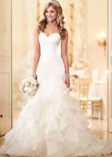 Eleganta nāru kāzu kleita ar pufīgiem svārkiem