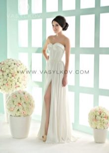 Gaun pengantin dengan celah dari Vasilkov