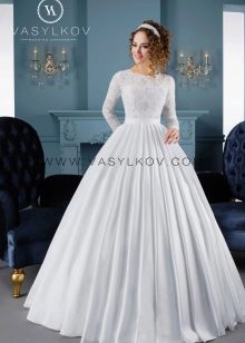 Bujné svadobné šaty s priliehavou sukňou od Cornflowers