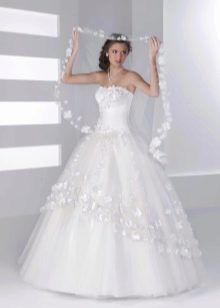 Wedding dress from the Silver collection from Hadassah magnificent
