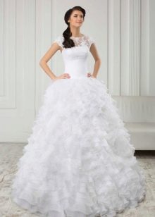 El vestido de novia de la colección White es muy exuberante