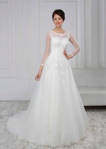 Gaun pengantin yang rimbun dari koleksi White