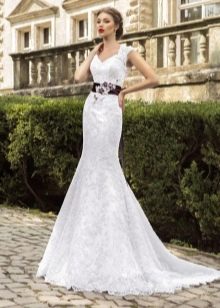 Wedding dress with applique on the belt