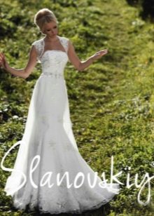 Gaun pengantin dihiasi dengan mutiara dari Slanovski